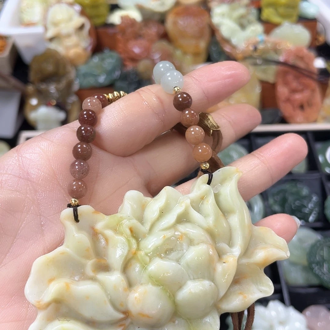蛇纹石玉颈饰未镶嵌