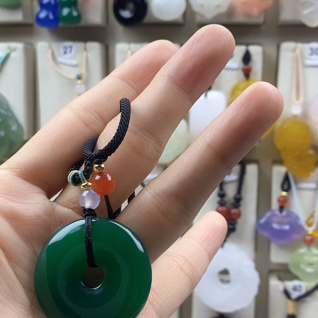 钱***钱颈饰未镶嵌石英质玉