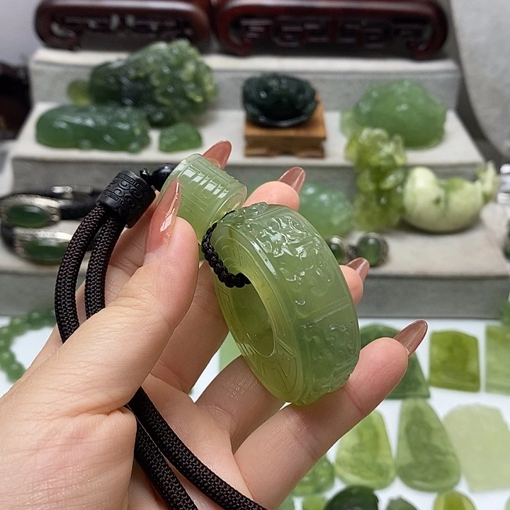 未镶嵌岫玉手把件