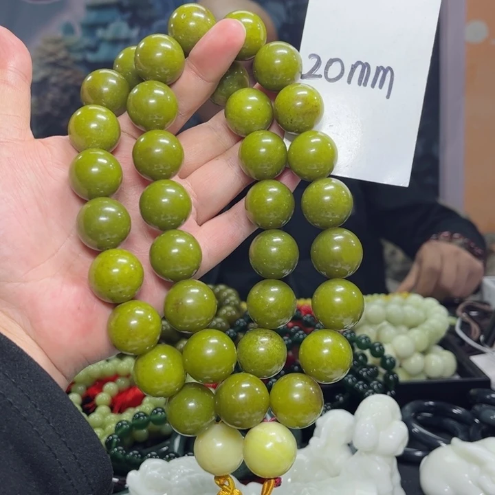 蛇纹石玉手持未镶嵌