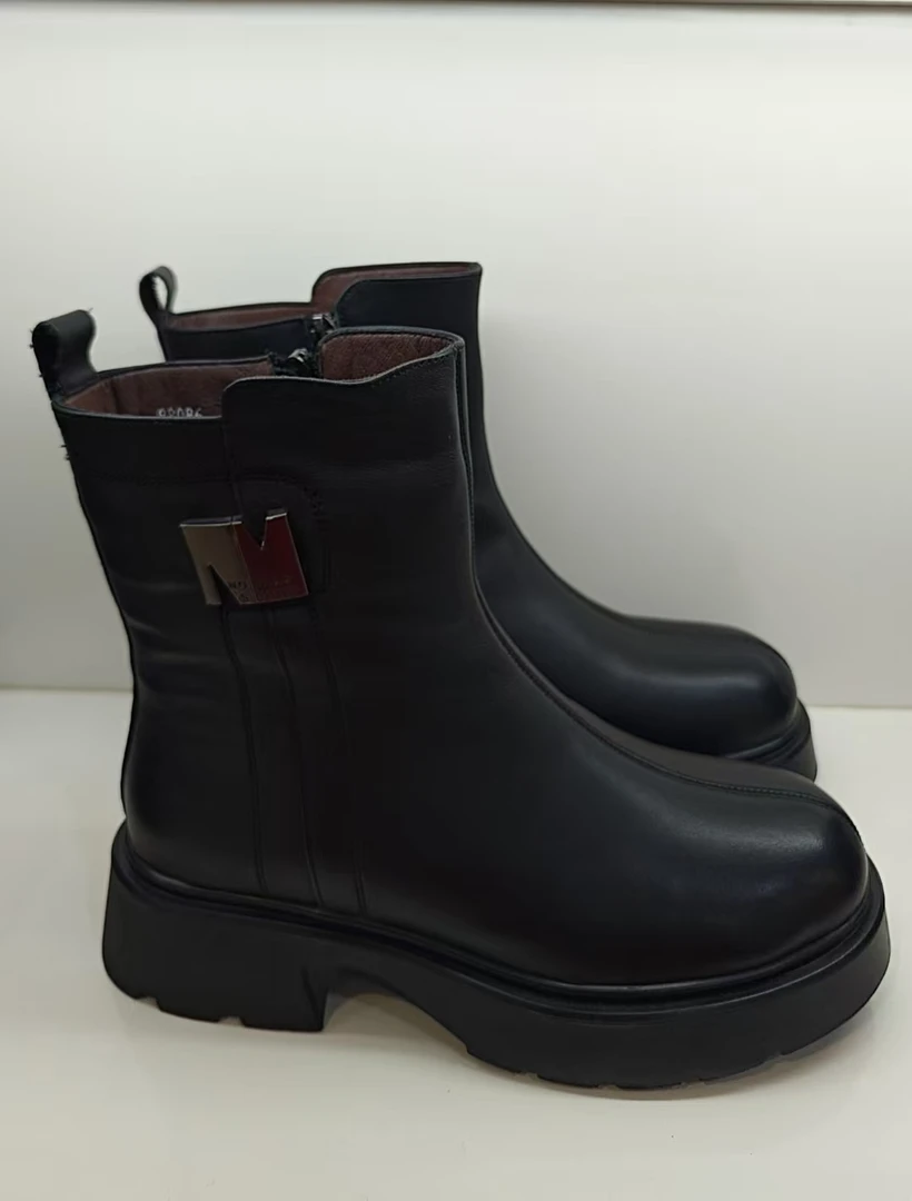 新款气质休闲百搭女士[大棉]马丁靴A/TM/ 88086