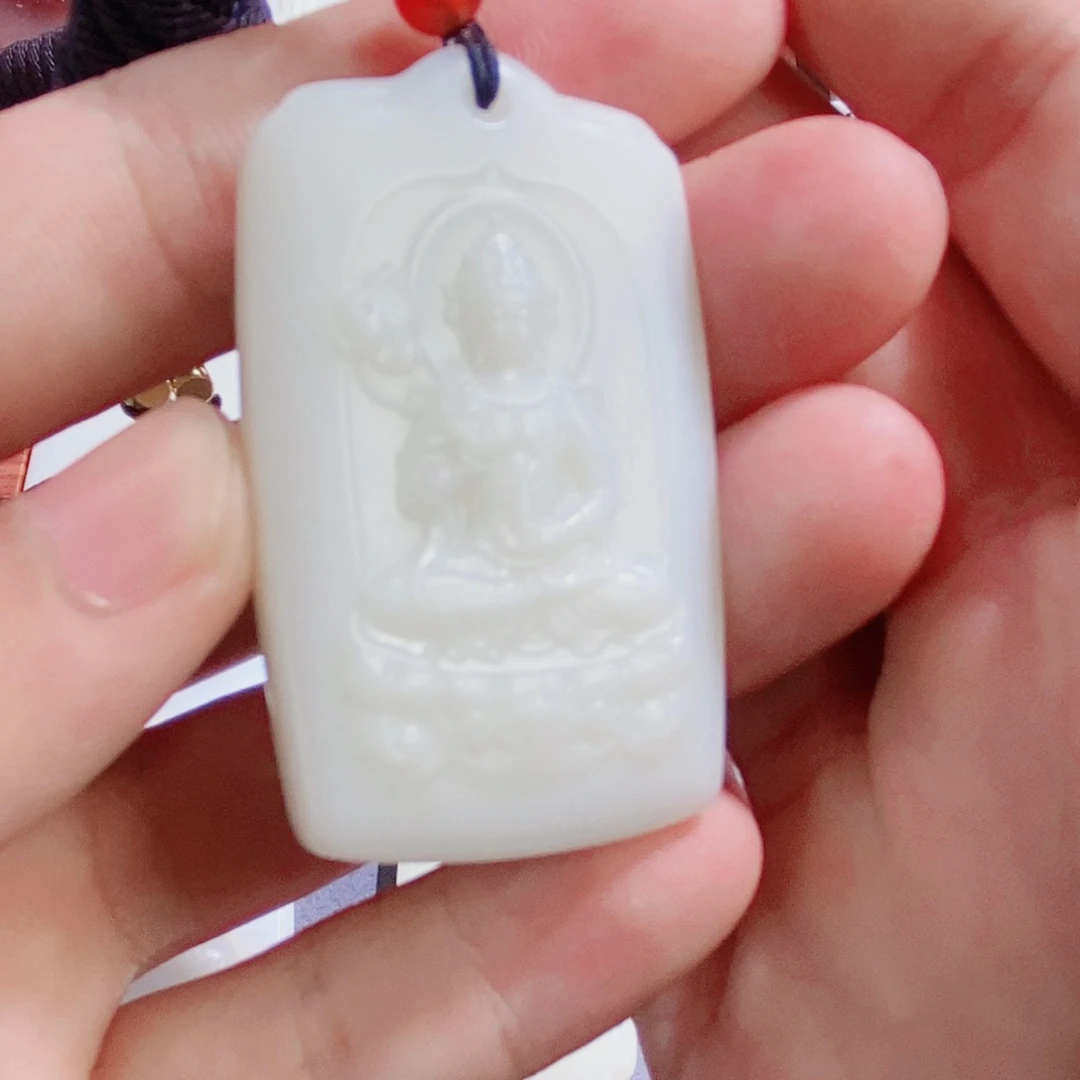 和田玉未镶嵌挂件中间国玉出品……