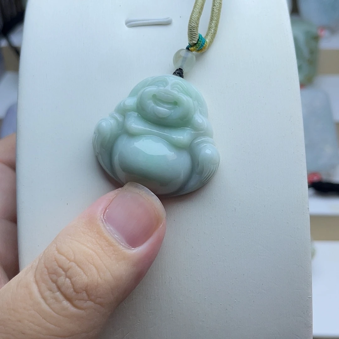 翡翠未镶嵌颈饰佛公