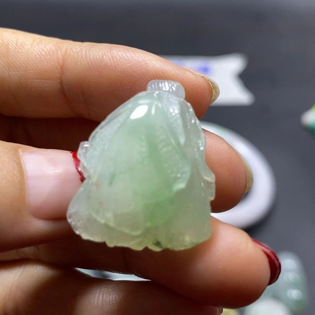 定制翡翠未镶嵌挂件