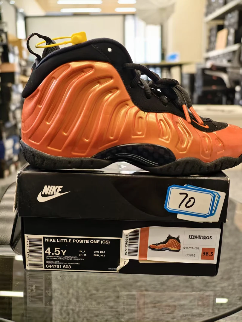 Nike  红辣椒喷  全新原盒  36.5码  11月27  gui  70女