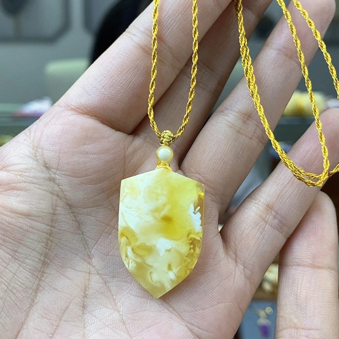 琥珀裸石未镶嵌盾牌吊坠