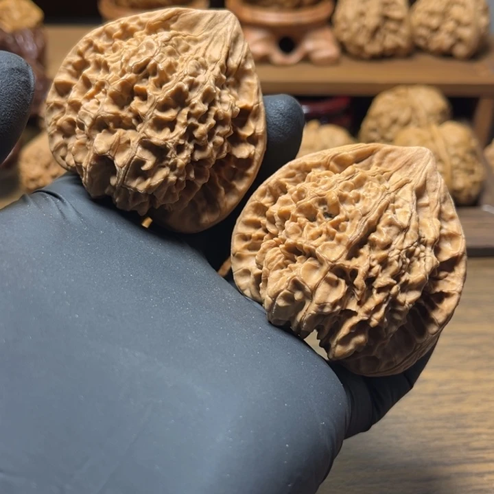 文玩核桃把件麒麟纹官帽