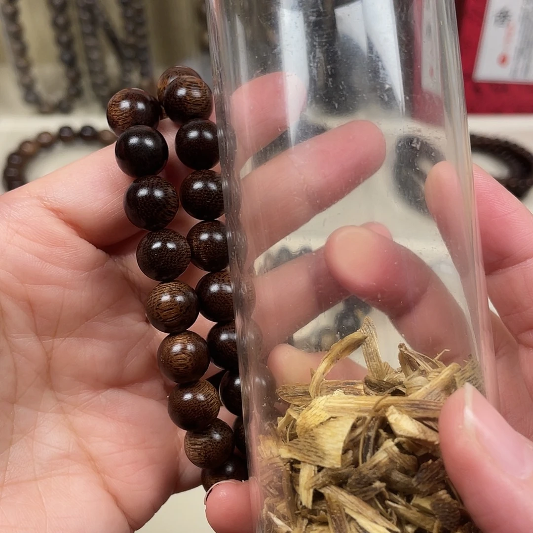 王***磊沉香沉香碎屑+越南芽庄白奇楠留疤料1.0