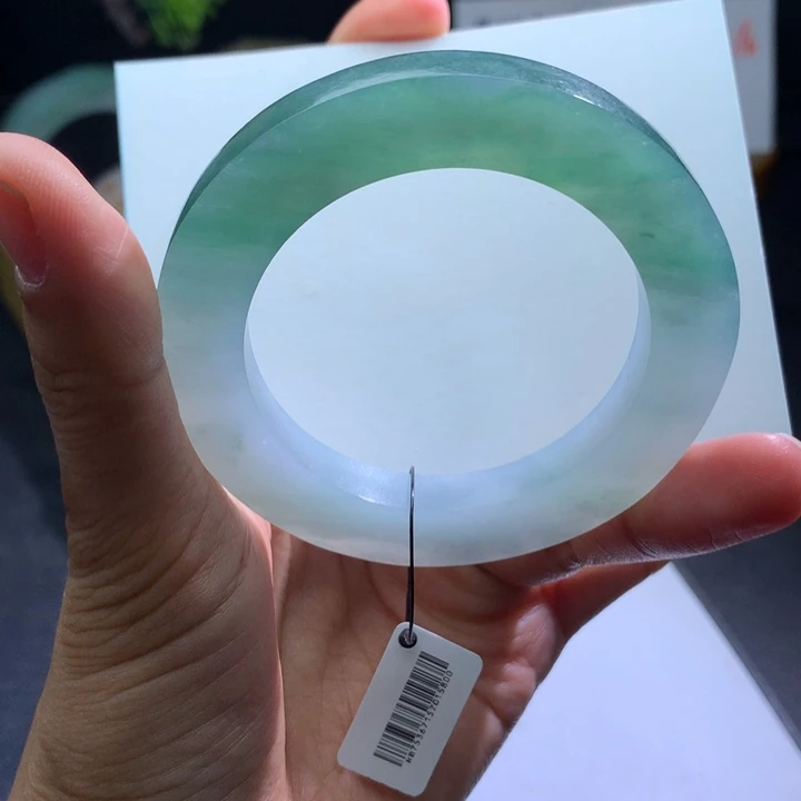 未镶嵌翡翠手镯定制翡翠