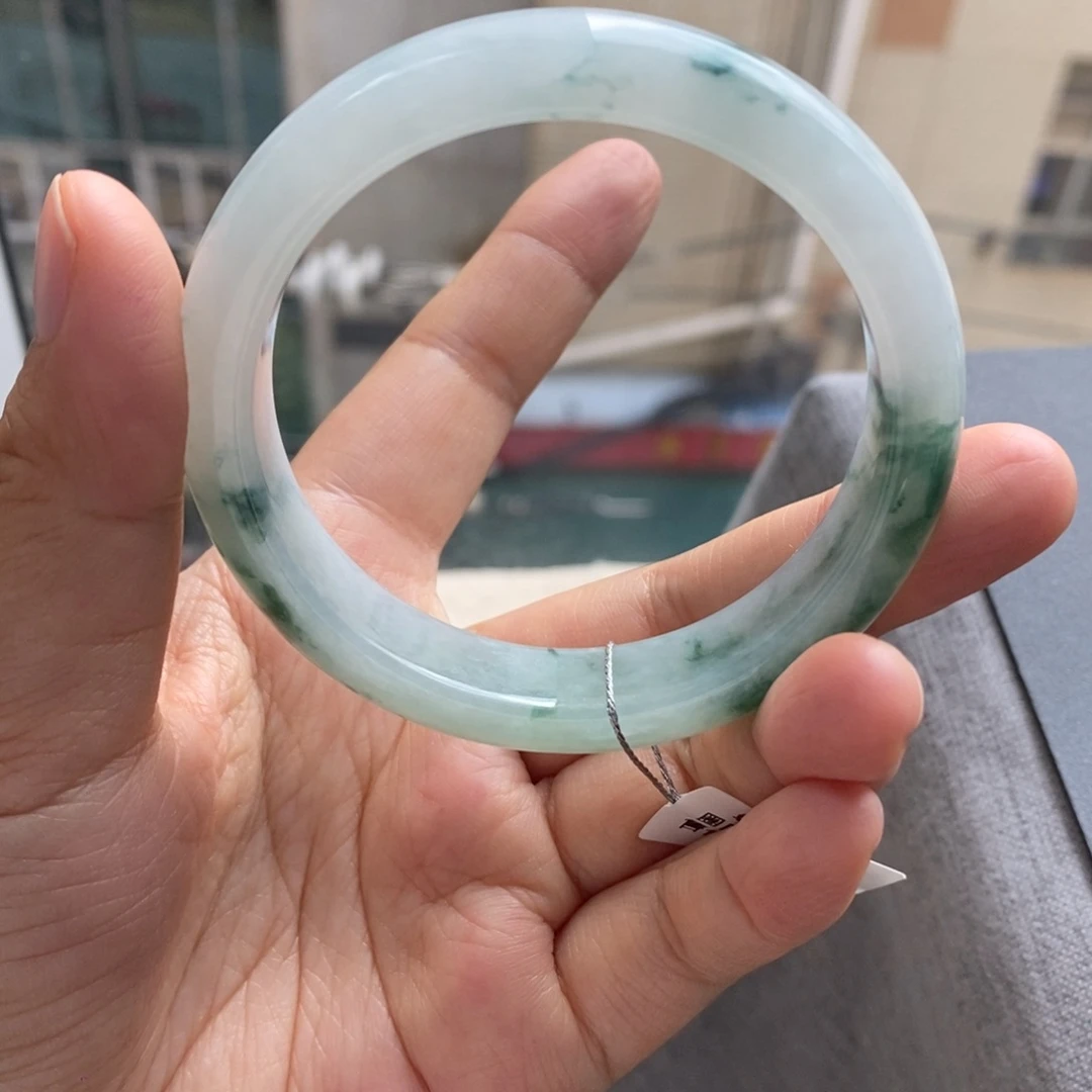 翡翠手镯未镶嵌天然