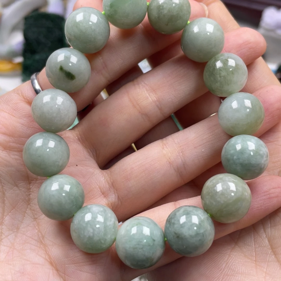 翡翠未镶嵌颈饰牌子