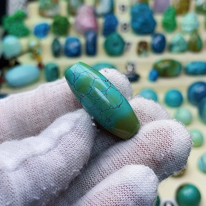 绿松石配饰未镶嵌