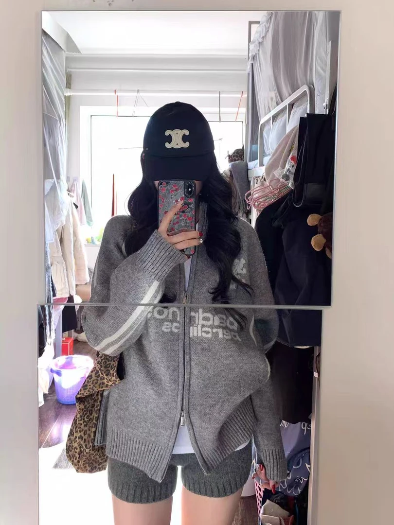 [70]编码小鹿精选立体印花高级设计感针织开衫棒球服亲肤舒适