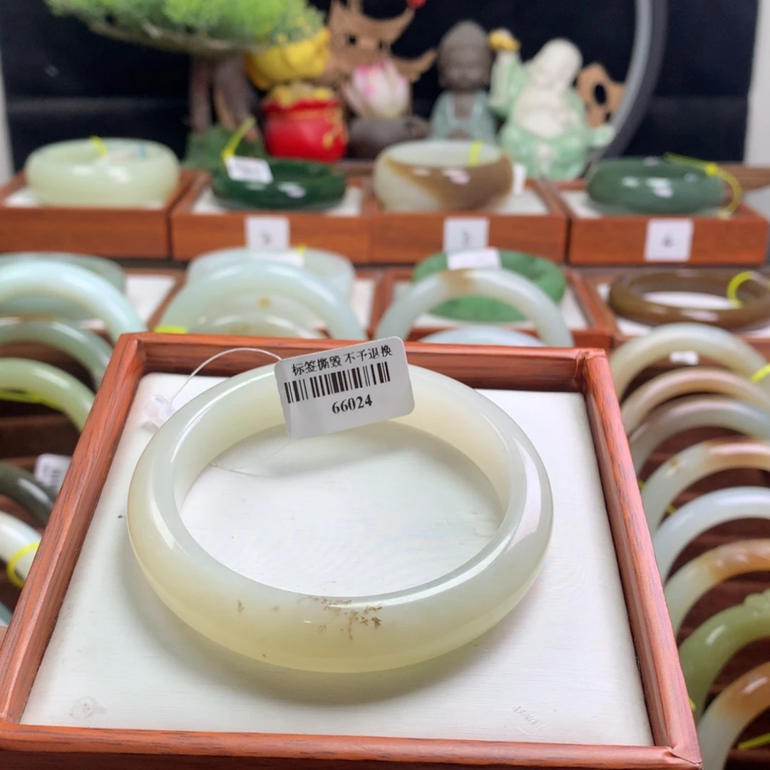 和田玉手镯未镶嵌55/56