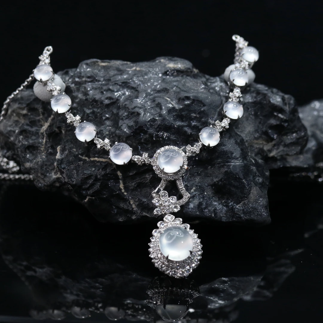 56天然缅甸翡翠A货18k冰蛋面项链/301133/上海嘉禾拍卖