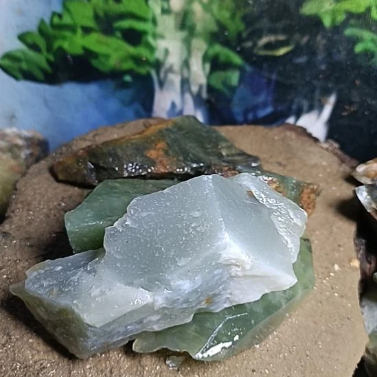 蛇纹石玉未镶嵌珠宝奇石