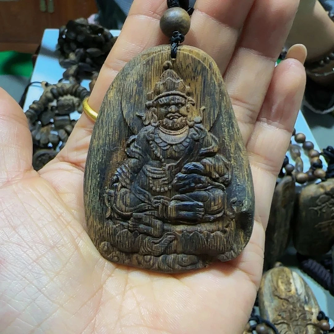 吊坠沉香一*堂海南白奇乌身老料雕刻黄财神带绳23.5克