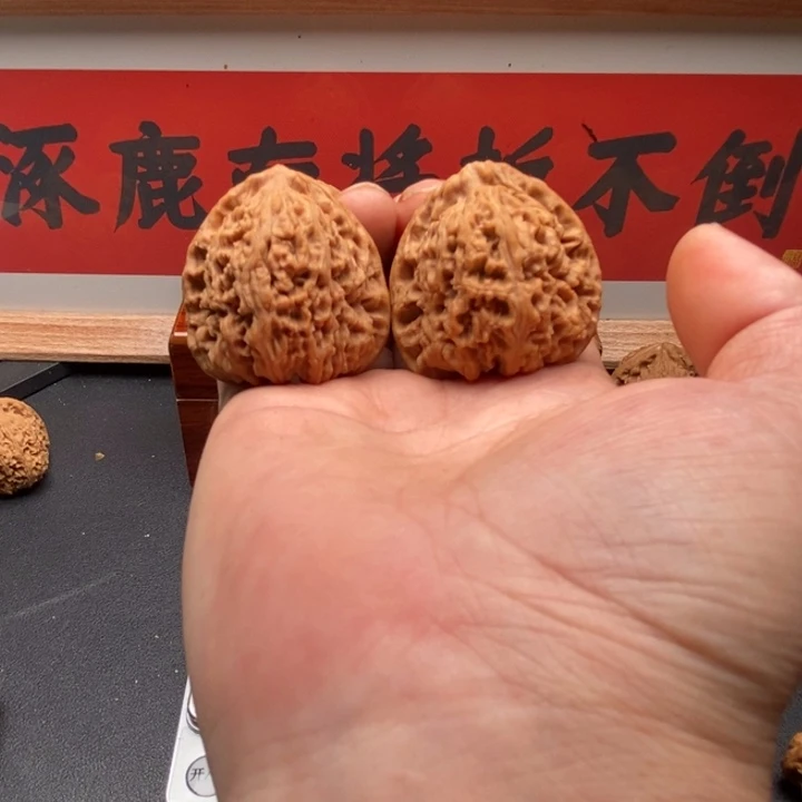 哈***了吊坠文玩核桃南疆