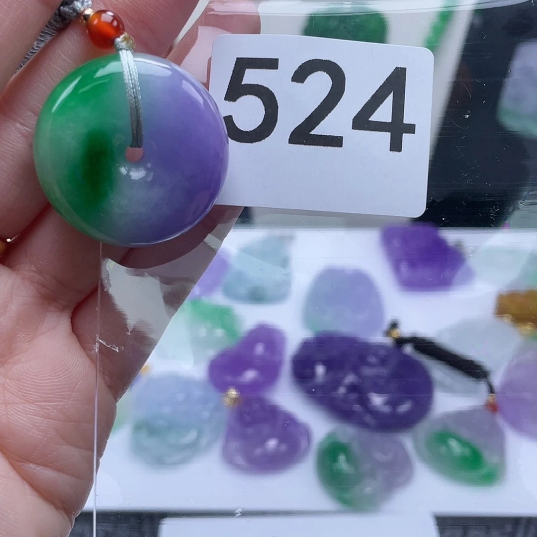 翡翠吊坠(赠链)未镶嵌