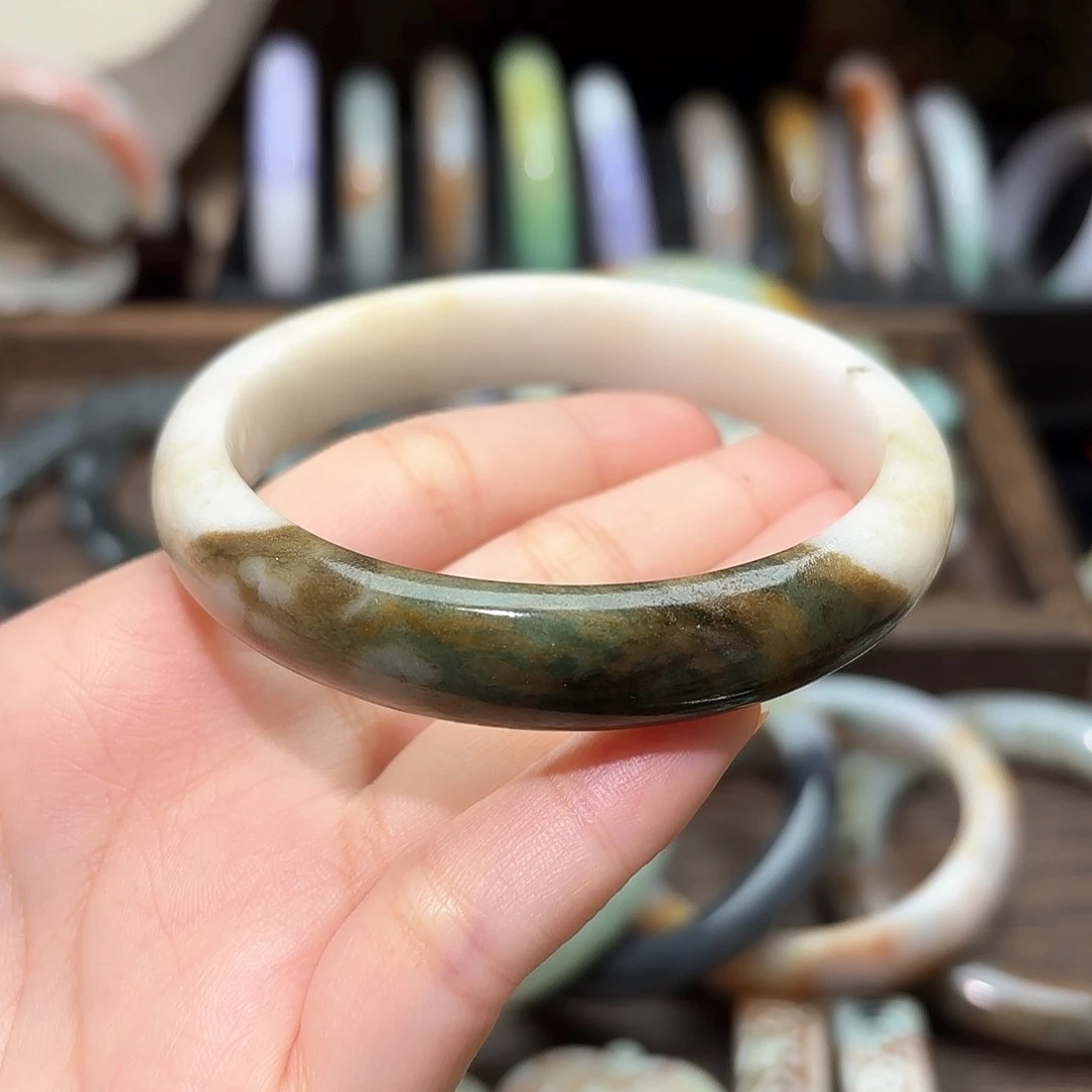 翡翠手镯未镶嵌正圈南齐老料翡翠手镯