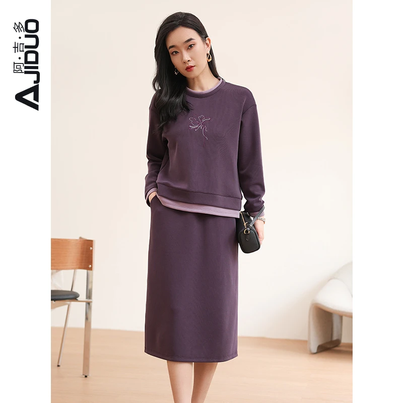 2025年新款女士时尚休闲套装圆领刺绣上衣搭配松紧腰半裙两件套