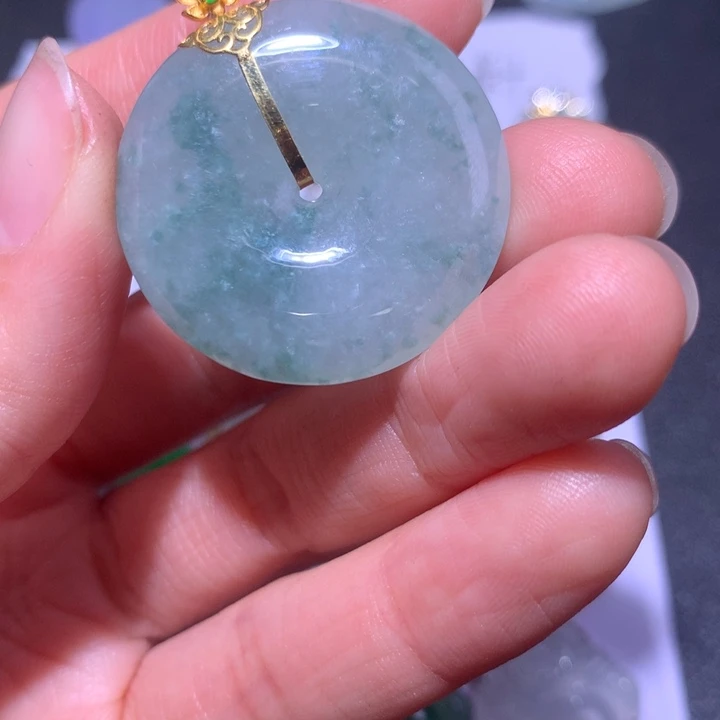 翡翠颈饰18K金镶嵌翡翠