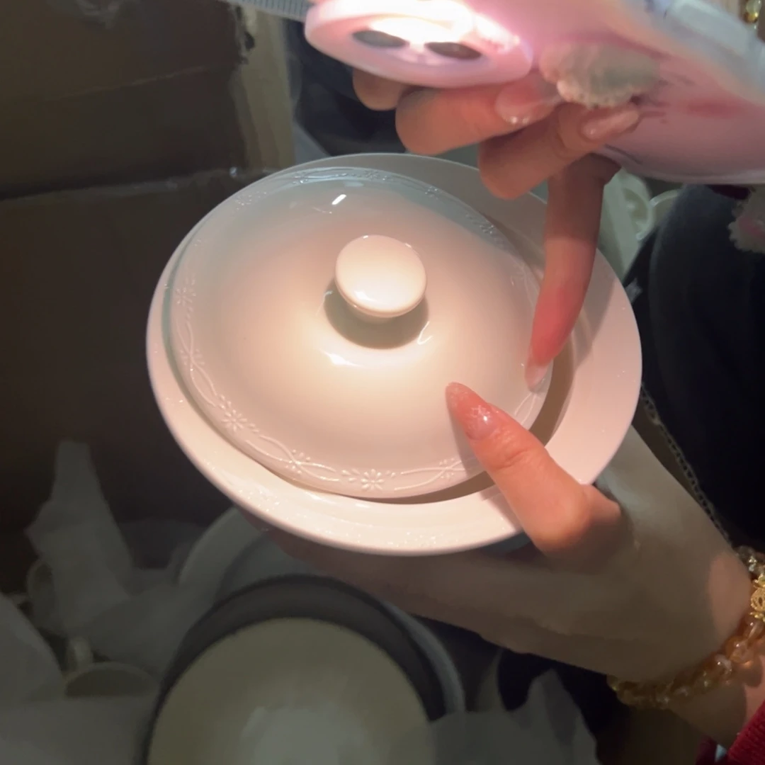 新骨瓷272瑕疵慎拍暖白浮雕花边带盖炖盅 高款