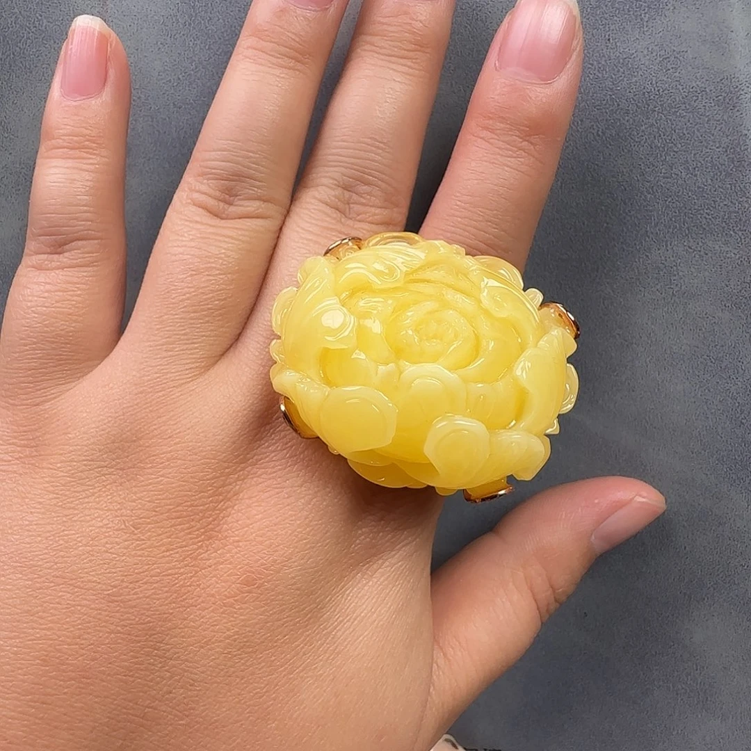 蜜蜡未镶嵌珠宝奇石