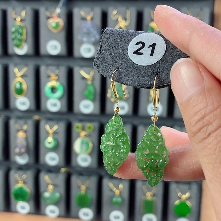 和田玉18K金镶嵌耳饰