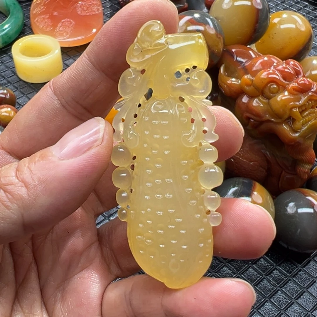 石英质玉未镶嵌颈饰