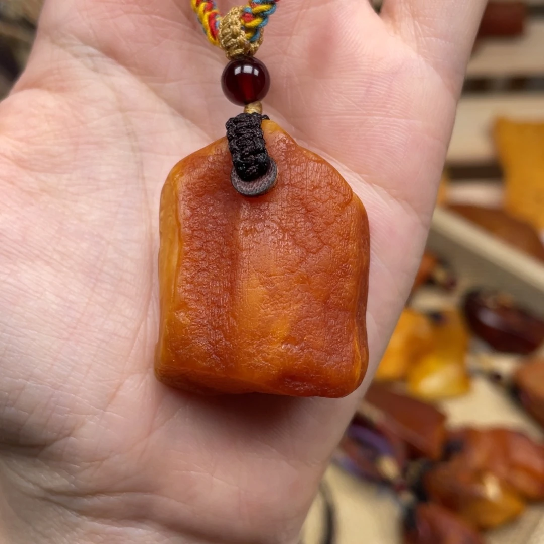 未镶嵌琥珀珠宝奇石