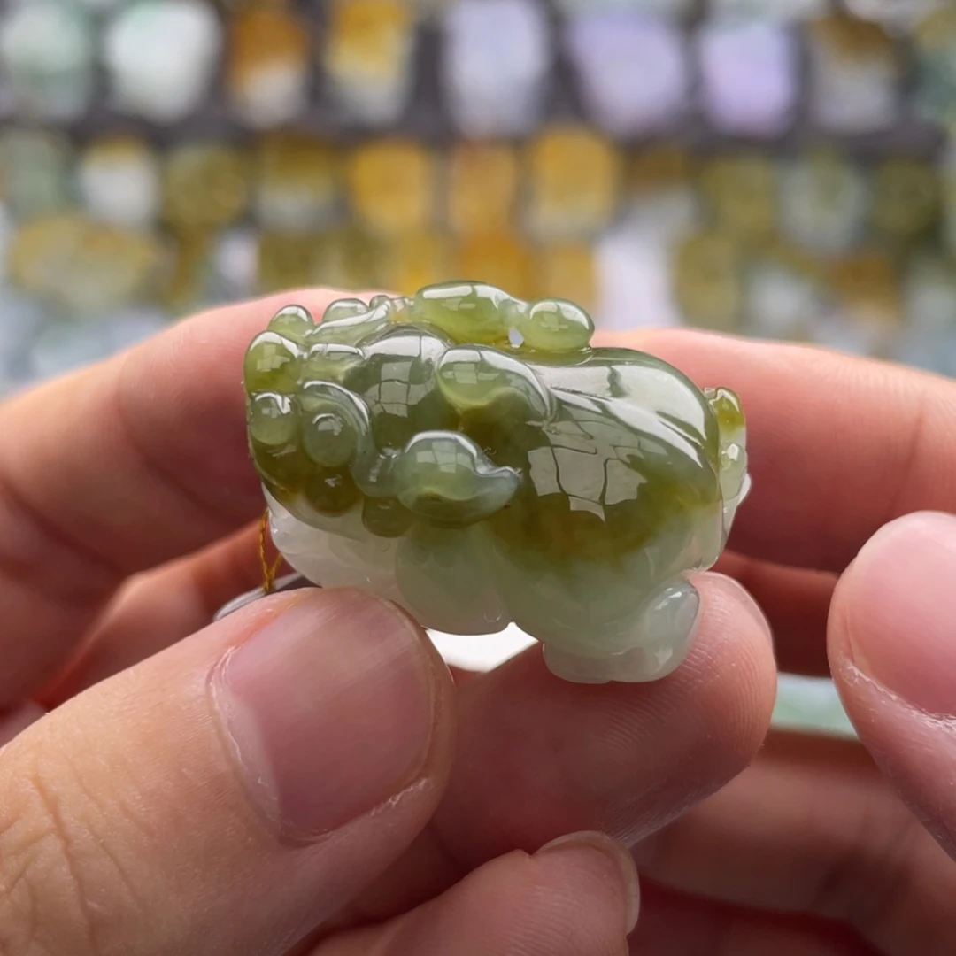 高***具翡翠未镶嵌颈饰貔貅