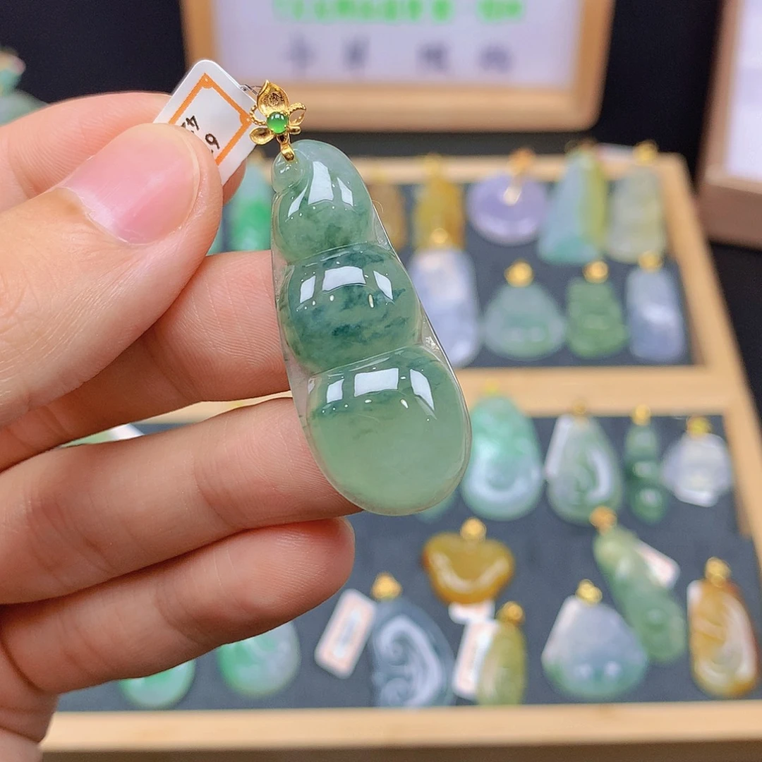 翡翠18K金镶嵌颈饰翡翠