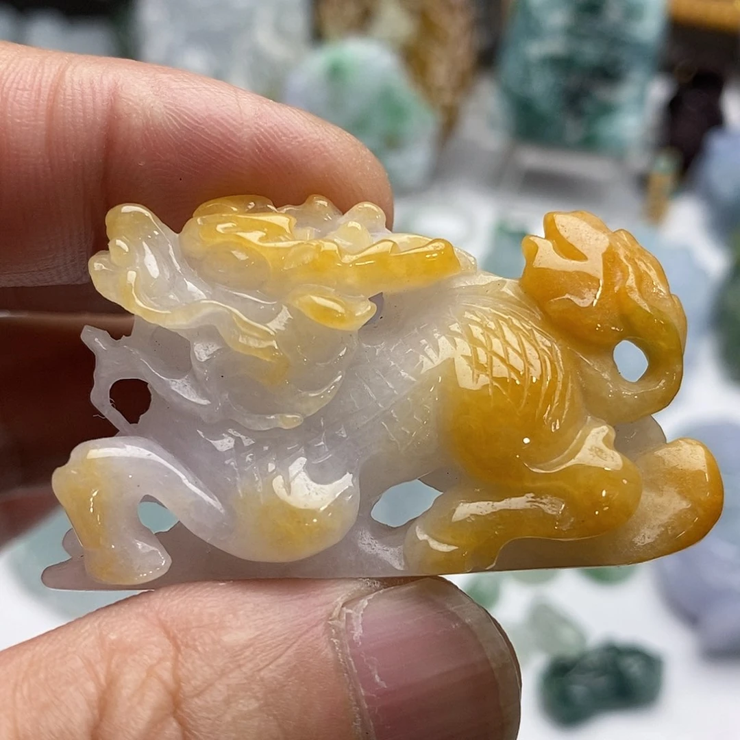 翡翠未镶嵌颈饰麒麟