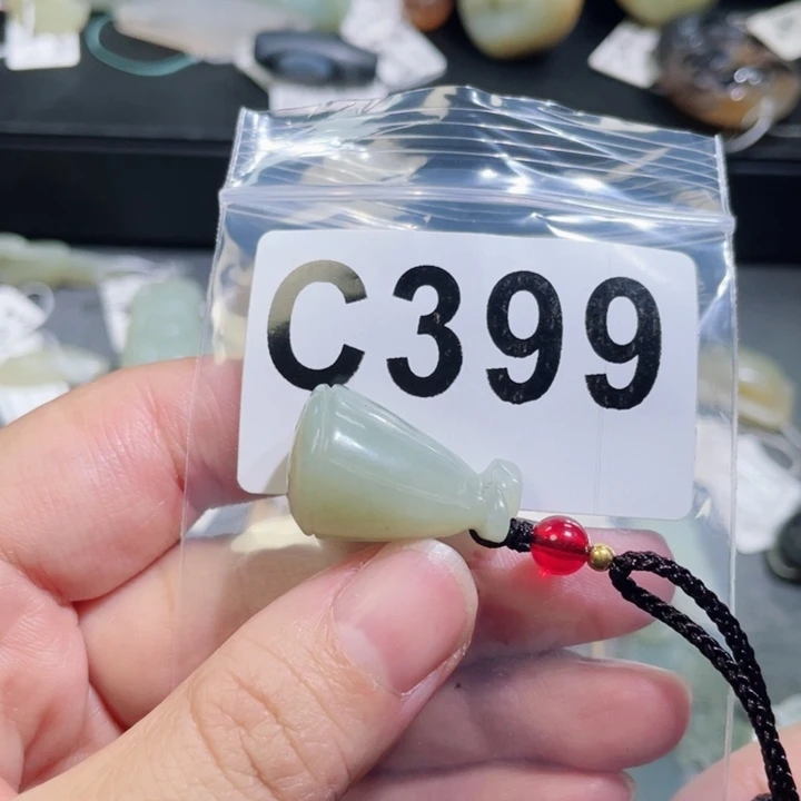 和田玉（糖玉）未镶嵌颈饰