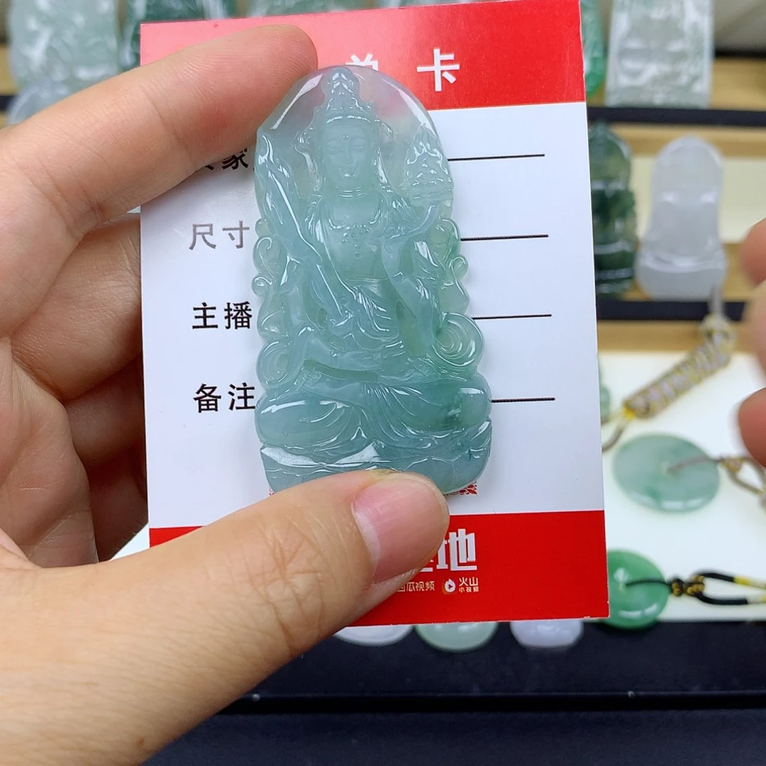 翡翠未镶嵌颈饰虚空