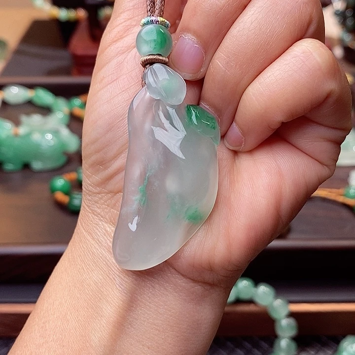 石英质玉（非洲翠）未镶嵌挂件