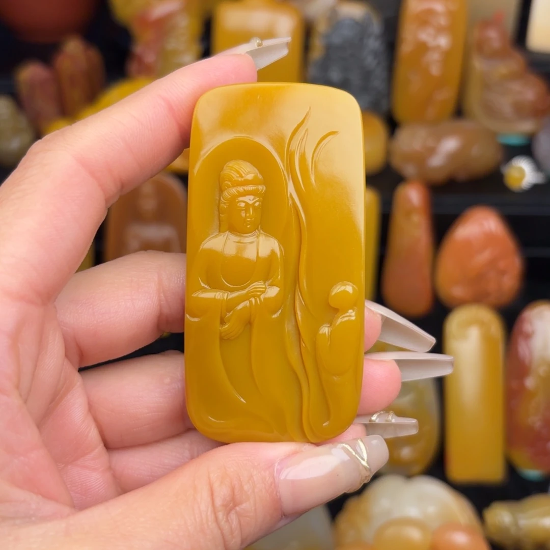 石英质玉未镶嵌黄蜡石挂件