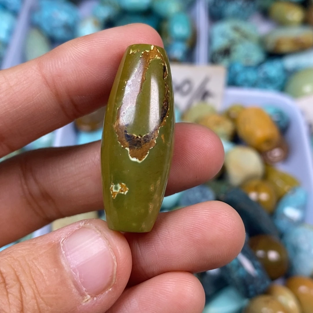 绿松石未镶嵌颈饰