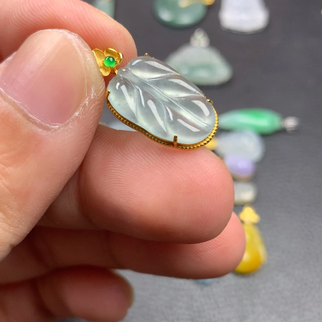 【闪购商品】颈饰18K金镶嵌翡翠翡翠