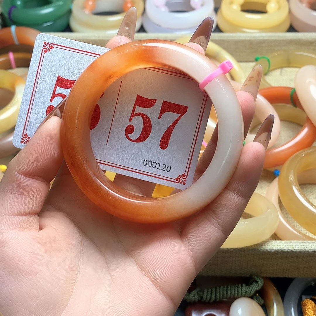 未镶嵌石英质玉（黄龙玉）手镯