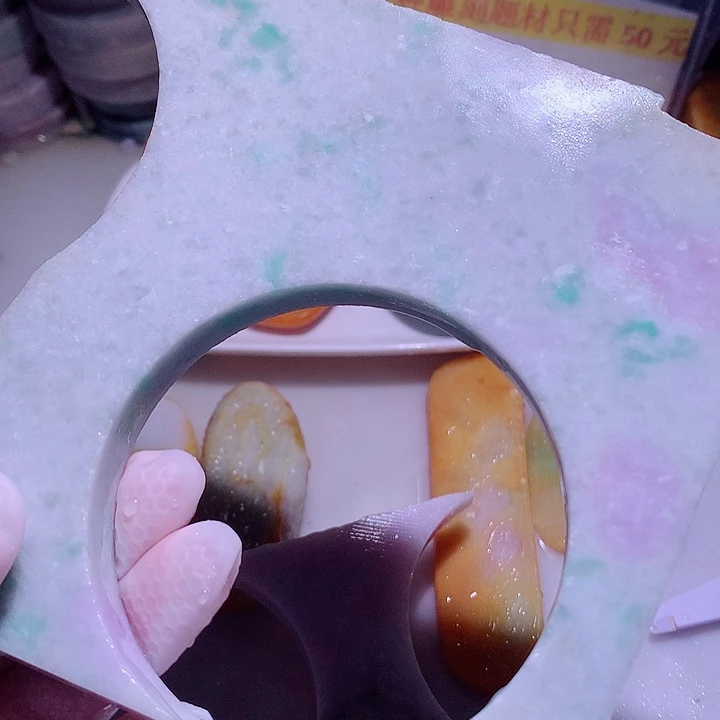 翡翠未镶嵌颈饰边角料