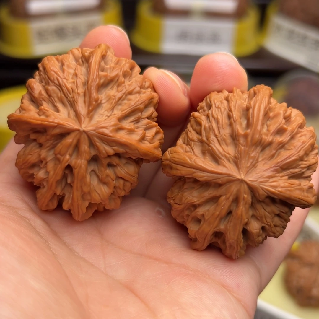 文玩核桃吊坠野牛