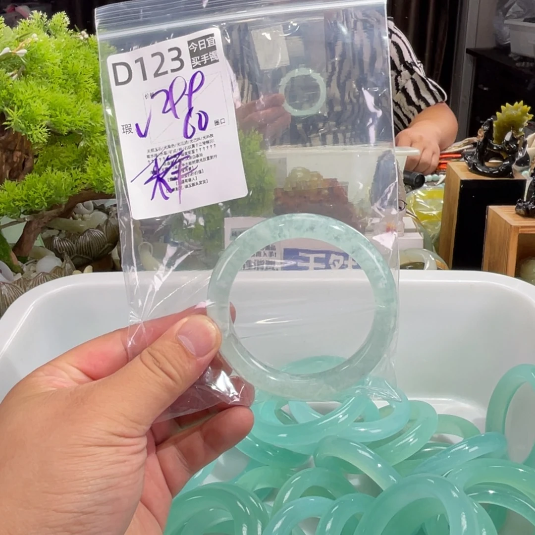 梦***外未镶嵌蛇纹石玉手镯