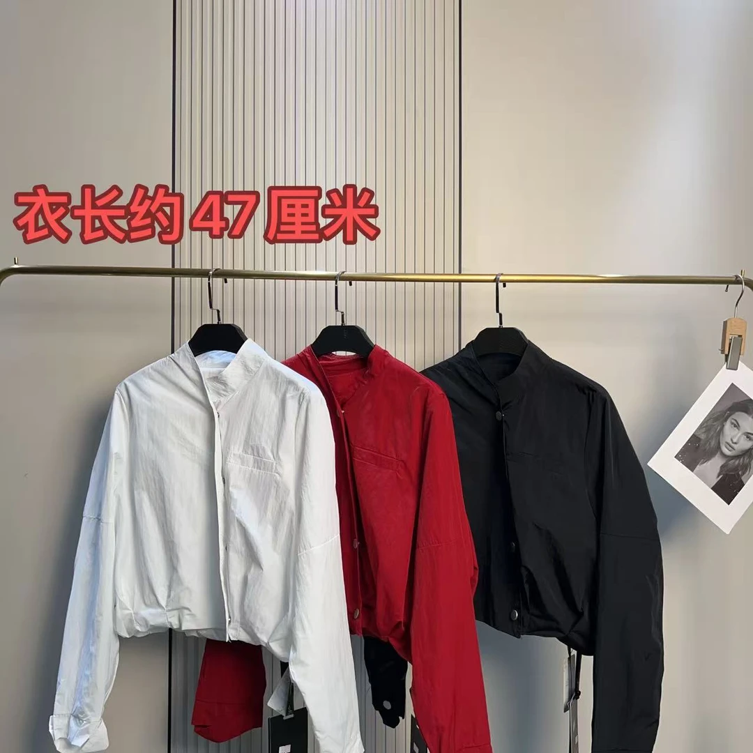 <小勋优选>5532斜排扣底边抽褶圆领外套（预售）