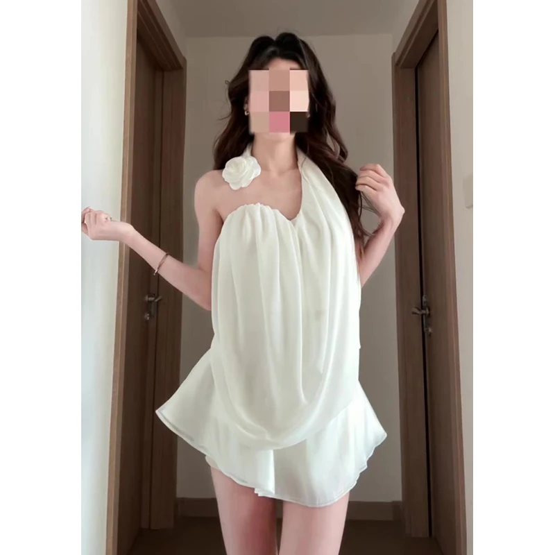 立体花朵美背挂脖背心女夏季度假风穿搭套装高腰半身裙白色两件套