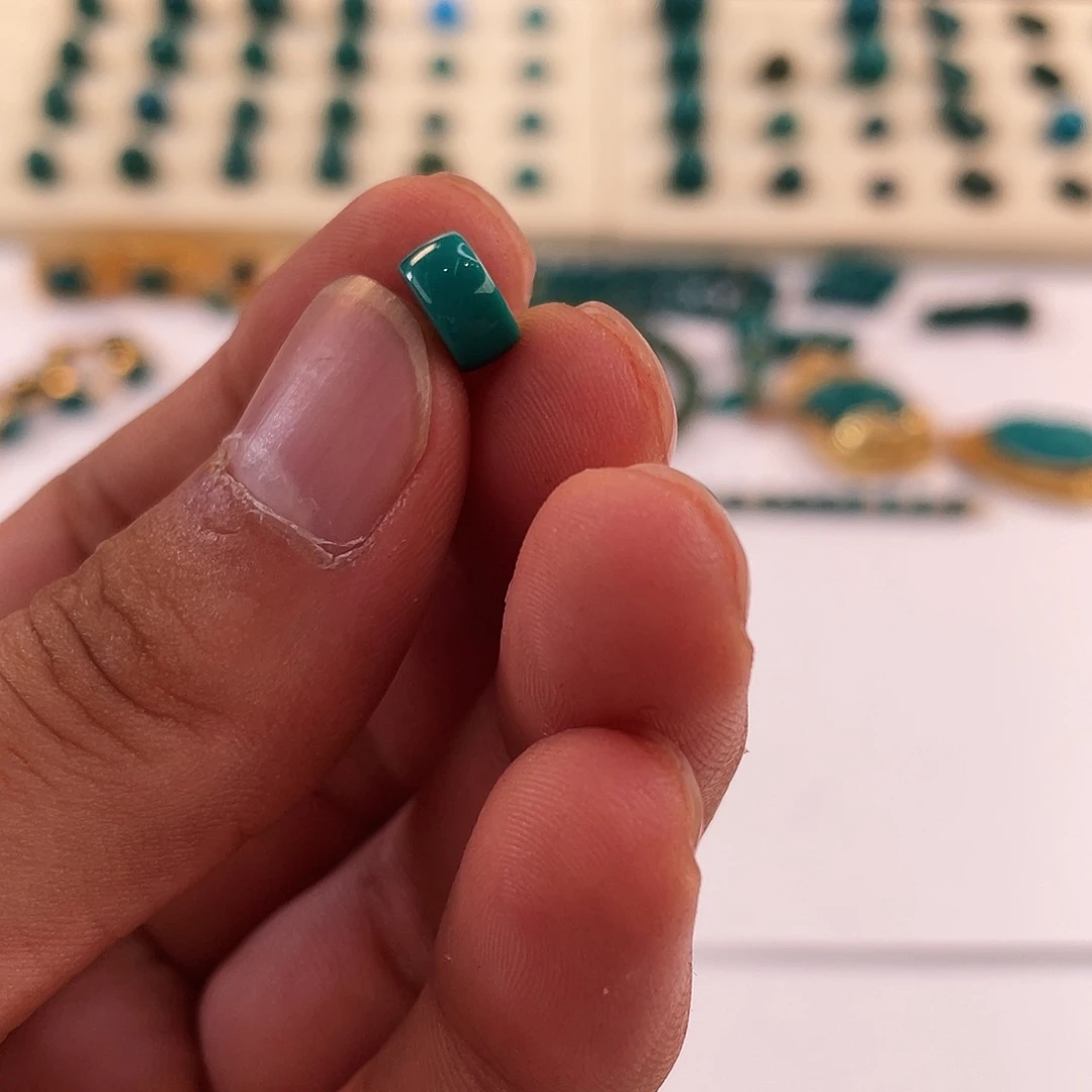 绿松石未镶嵌颈饰