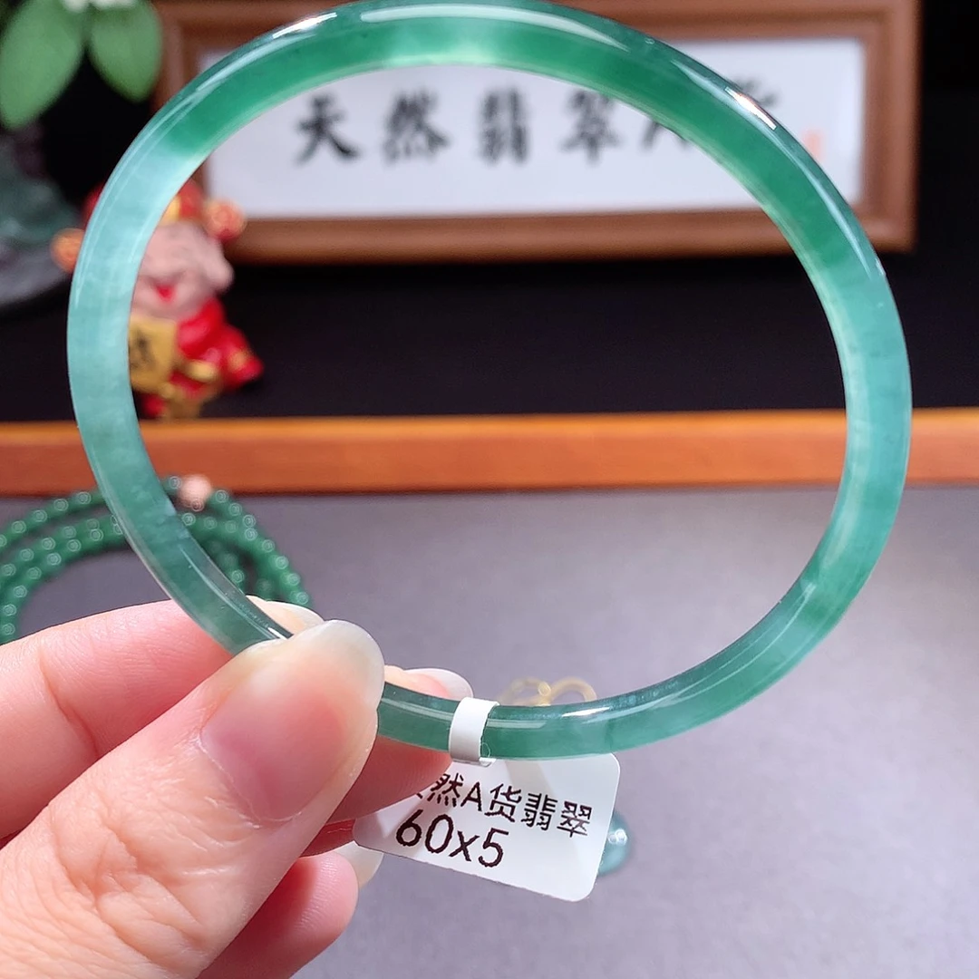 未镶嵌手镯（圆镯）翡翠