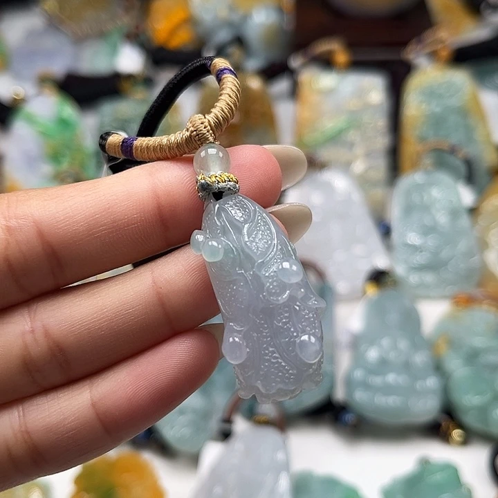 翡翠未镶嵌颈饰白菜