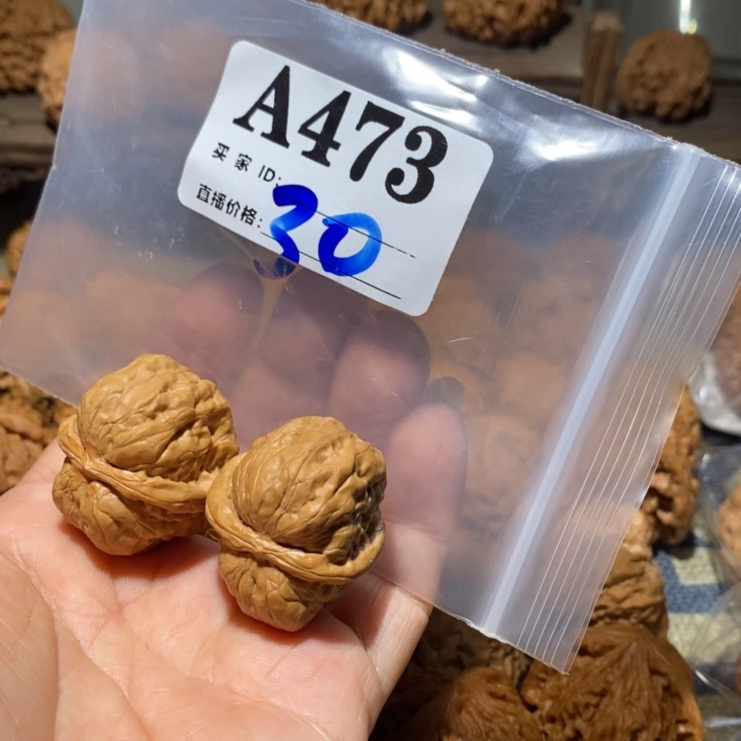 人***格文玩核桃把件蛤蟆头